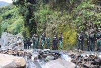 Danrem 173/PVB Brigjen I Ketut Mertha Gunarda beserta Kasih Intel Korem 173/PVB Kolonel Inf Budy Sundari melakukan kunjungan kerja