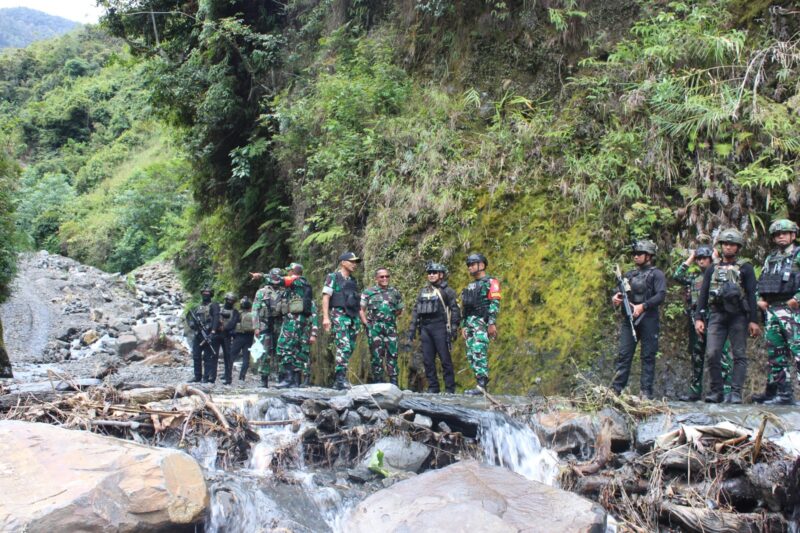 Danrem 173/PVB Brigjen I Ketut Mertha Gunarda beserta Kasih Intel Korem 173/PVB Kolonel Inf Budy Sundari melakukan kunjungan kerja