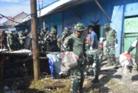 Kodim 1710/Mimika menggelar aksi bersih-bersih sampah di Pasar Sentral Timika