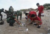 TNI menggelar karya bakti terpadu pembersihan lingkungan secara serentak di sejumlah wilayah strategis