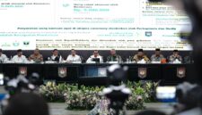 Konferensi pers percepatan pelaksanaan rehabilitasi dan rekonstruksi pascabencana alam di wilayah Sumatera