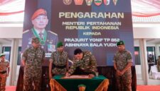 Wakil Panglima TNI Jenderal TNI Tandyo Budi R mendampingi Menteri Pertahanan Republik Indonesia Sjafrie Sjamsoeddin