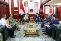 Panglima TNI Jenderal TNI Agus Subiyanto mendampingi Menteri Pertahanan Republik Indonesia (Menhan RI) Sjafrie Sjamsoeddin menerima kunjungan kehormatan