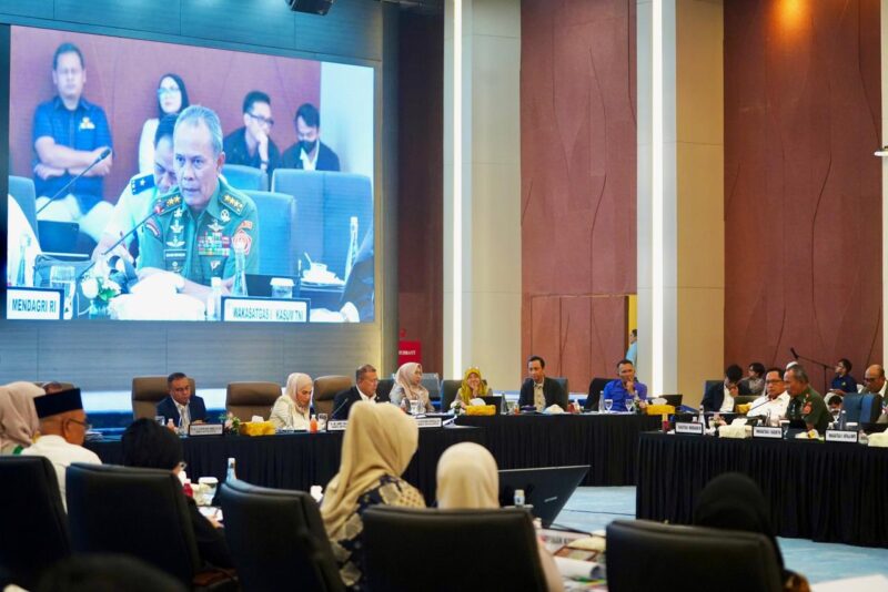 Kepala Staf Umum (Kasum) TNI Letnan Jenderal TNI Richard Tampubolon selaku Wakil Ketua I Satuan Tugas Percepatan Rehabilitasi dan Rekonstruksi Pascabencana Alam