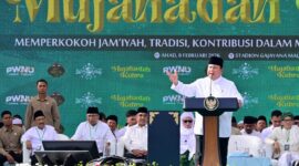 Panglima TNI Jenderal TNI Agus Subiyanto mendampingi Presiden Republik Indonesia Prabowo Subianto