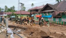 TNI melalui Korem 023/KS bergerak cepat melaksanakan langkah-langkah tanggap darurat guna membantu masyarakat terdampak banjir bandang