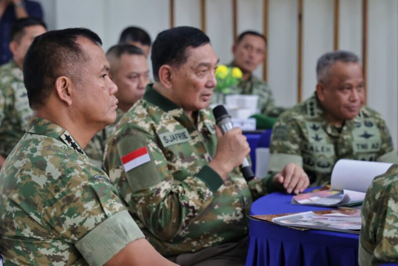 Wakil Panglima TNI Jenderal TNI Tandyo Budi R beserta Wakasad Letjen TNI Muhammad Saleh Mustafa mendampingi Menteri Pertahanan