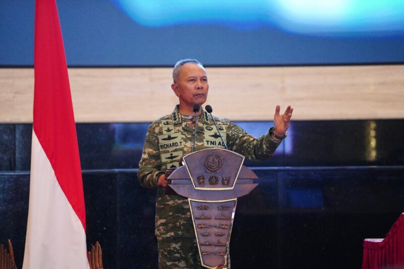Kepala Staf Umum (Kasum) TNI Letjen TNI Richard Tampubolon didampingi Waaspers Panglima TNI Brigjen TNI Iwan Setiawan secara resmi membuka Rapat Koordinasi Personel
