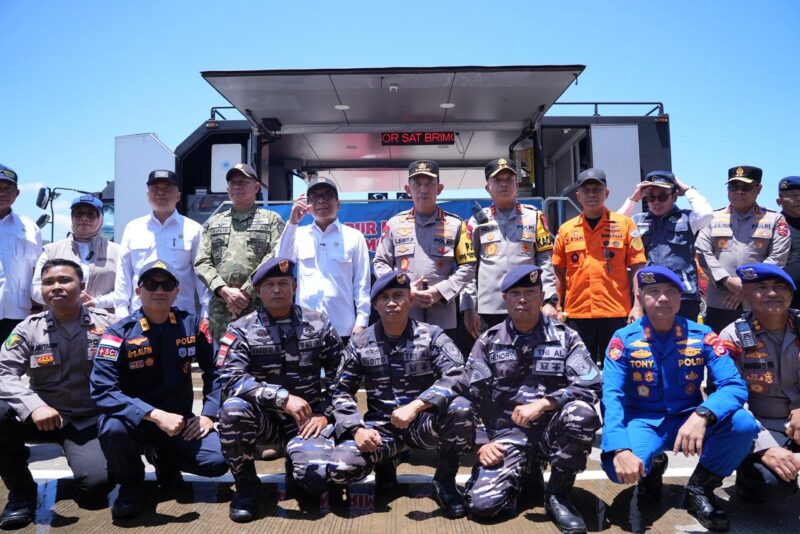 Panglima TNI Jenderal TNI Agus Subiyanto bersama Kapolri Jenderal Polisi Listyo Sigit Prabowo dan beberapa menteri Kabinet Merah Putih meninjau secara langsung