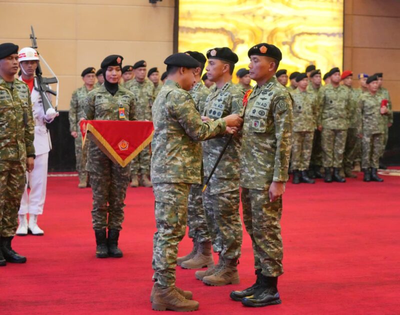 Panglima TNI Jenderal TNI Agus Subiyanto memimpin upacara Serah Terima Jabatan