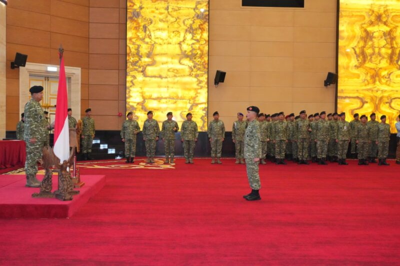 Inspektur Jenderal (Irjen) TNI Laksdya TNI Hersan mewakili Panglima TNI Jenderal TNI Agus Subiyanto memimpin Upacara  Laporan Korps Kenaikan Pangkat