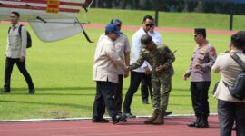Panglima TNI Jenderal TNI Agus Subiyanto mendampingi Presiden RI Prabowo Subianto dalam kegiatan pengarahan kepada para Ketua Dewan Perwakilan Rakyat Daerah (DPRD) seluruh Indonesia