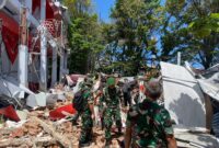 Reaksi cepat TNI ditunjukkan dengan segera mengerahkan prajurit pasca gempa bumi berkekuatan magnitudo 7,6