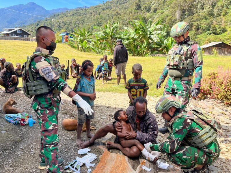 Tiga warga Orang Asli Papua (OAP), terdiri dari seorang perempuan dewasa dan dua anak-anak, dilaporkan menjadi korban penembakan