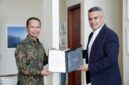 Kepala Staf Umum (Kasum) TNI Letnan Jenderal (Letjen) TNI Richard Tampubolon melaksanakan pertemuan dengan The Ambasador of New Zealand to Indonesia Y.M. Phillip Nathan Taula