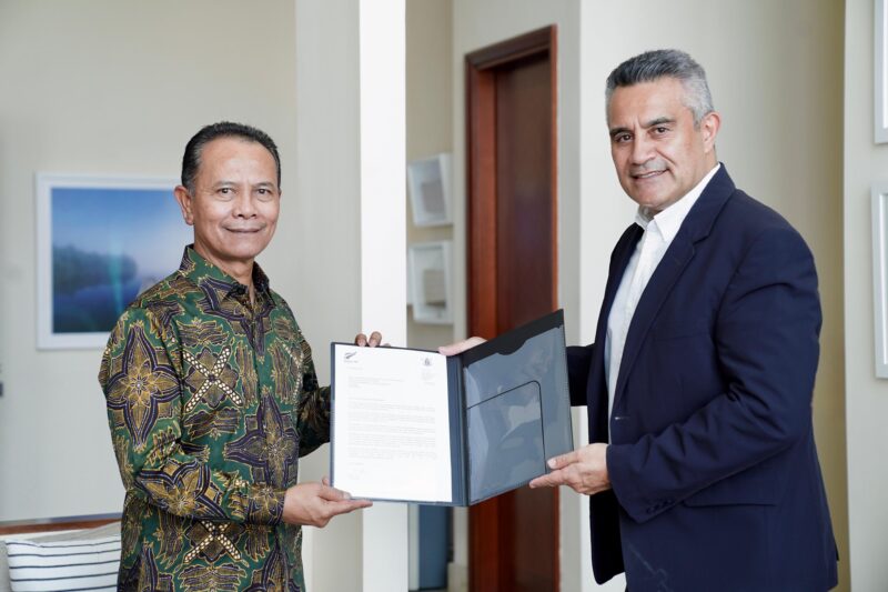Kepala Staf Umum (Kasum) TNI Letnan Jenderal (Letjen) TNI Richard Tampubolon melaksanakan pertemuan dengan The Ambasador of New Zealand to Indonesia Y.M. Phillip Nathan Taula