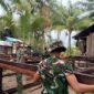 Satgas Kodim 1710/Mimika bersama masyarakat Kampung Keakwa terus memperlihatkan semangat gotong royong