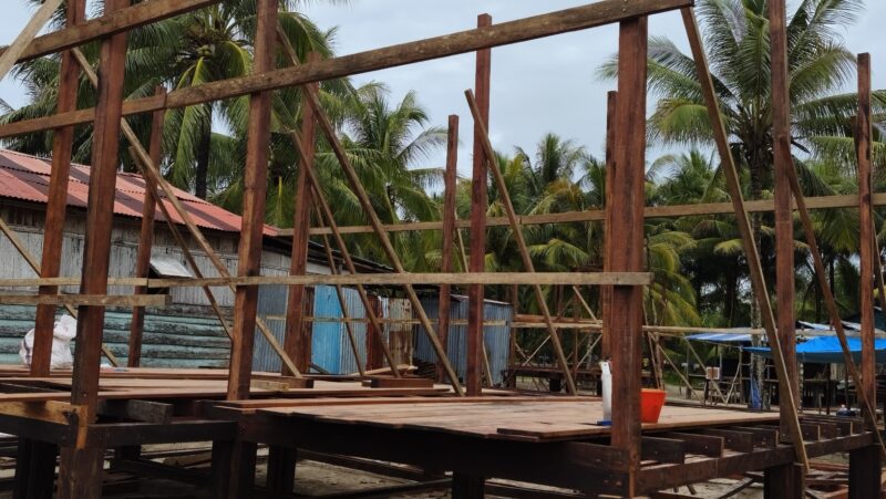 Pelaksanaan program TMMD ke-128 Kodim 1710/Mimika di Kampung Keakwa, Distrik Mimika Tenga