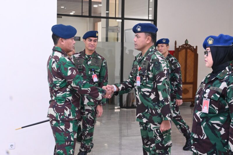 Komandan Lanud Sultan Hasanuddin Marsma TNI Arifaini Nur Dwiyanto, M.Han., memimpin langsung upacara Laporan Korps Kenaikan Pangkat