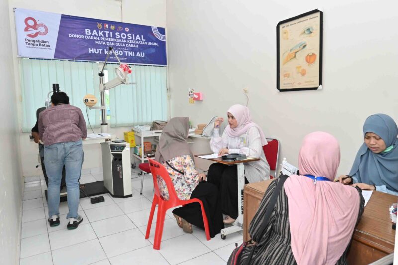 Komandan Lanud Sjamsudin Noor, Kolonel Pnb Hilman L.P. Ambarita, M.M.S., menginisiasi pelaksanaan kegiatan bakti sosial