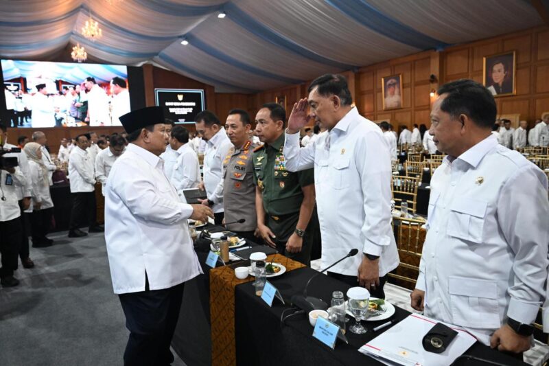 Panglima TNI Jenderal TNI Agus Subiyanto menghadiri Rapat Kerja Pemerintah yang dipimpin langsung oleh Presiden RI Prabowo Subianto