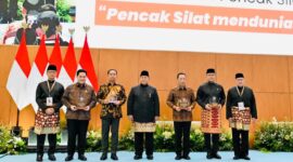 Panglima TNI Jenderal TNI Agus Subiyanto mendampingi Presiden RI Prabowo Subianto