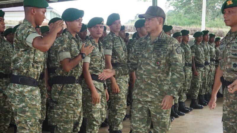 Panglima TNI Jenderal TNI Agus Subiyanto melaksanakan kunjungan kerja ke Yonif TP 940/Jaya Nagara