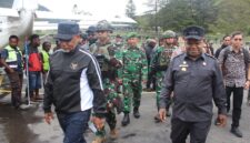 Gubernur Papua Tengah, Meki Fritz Nawipa, SH, didampingi Danrem 173/Praja Vira Braja Brigjen TNI Vivin Alivianto, S.I.P, dan Kapolda Papua Tengah Brigjen Pol. Jermias Rontini, S.I.K., M.Si.