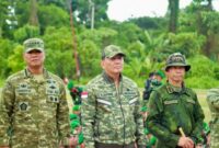 Wakil Panglima TNI Jenderal TNI Tandyo Budi R mendampingi Menteri Pertahanan RI Sjafrie Sjamsoeddin