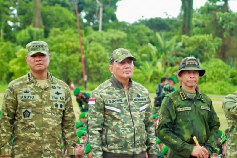 Wakil Panglima TNI Jenderal TNI Tandyo Budi R mendampingi Menteri Pertahanan RI Sjafrie Sjamsoeddin