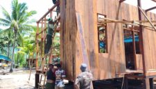 Satgas TMMD ke-128 Kodim 1710/Mimika terus menggenjot pembangunan rumah warga sasaran di Kampung Keakwa, Distrik Mimika Tengah