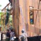 Satgas TMMD ke-128 Kodim 1710/Mimika terus menggenjot pembangunan rumah warga sasaran di Kampung Keakwa, Distrik Mimika Tengah