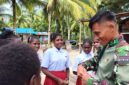 Kehangatan dan kedekatan antara Satgas TMMD ke-128 Kodim 1710/Mimika dengan anak-anak di Kampung Keakwa
