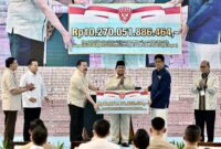 Panglima TNI Jenderal TNI Agus Subiyanto bersama Kasum TNI Letjen TNI Richard Tampubolon mendampingi Presiden RI Prabowo Subianto