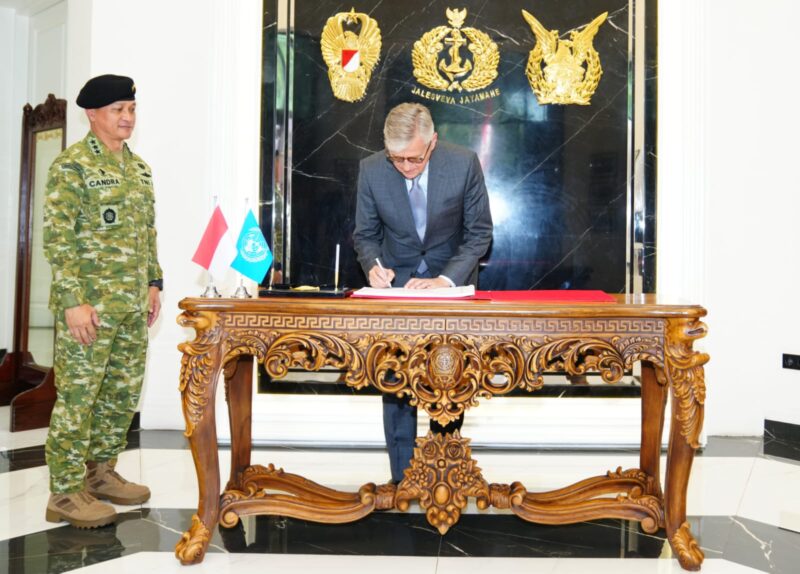 Asisten Kebijakan Strategis dan Perencanaan Umum (Asrenum) Panglima TNI Letjen TNI Candra Wijaya mewakili Panglima TNI Jenderal TNI Agus Subiyanto menerima kunjungan kehormatan