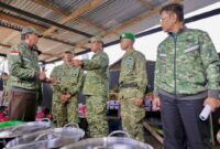 Wakil Panglima TNI Jenderal TNI Tandyo Budi R mendampingi Menteri Pertahanan RI Sjafrie Sjamsoeddin melaksanakan kunjungan kerja