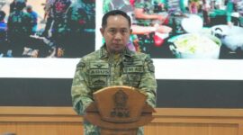 Panglima TNI Jenderal TNI Agus Subiyanto memberikan pengarahan kepada para Komandan Satuan (Dansat) TNI