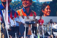 Panglima TNI Jenderal TNI Agus Subiyanto mendampingi Presiden RI Prabowo Subianto menghadiri Peringatan Hari Buruh Internasional