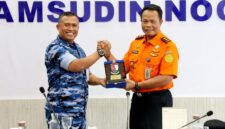 Komandan Lanud Sjamsudin Noor Kolonel Pnb Hilman L.P. Ambarita, M.M.S., bersama para Kepala Dinas (Kadis) dan pejabat List A Lanud Sjamsudin Noor menerima kunjungan silaturahmi Kepala Kantor SAR Banjarmasin I Putu Sudayana, S.E., M.A.P.