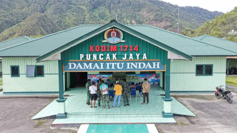 Kodim 1714/Puncak Jaya menggelar kegiatan Nonton Bersama (Nobar) pertandingan Piala Dunia 2026