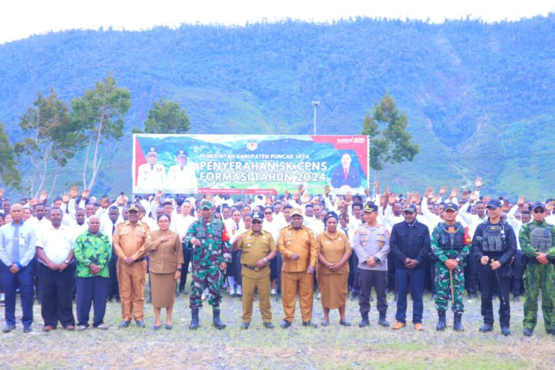 Pembagian dan Penyerahan Surat Keputusan (SK) Pengangkatan sebagai Calon Pegawai Negeri Sipil (CPNS) Formasi Tahun 2024