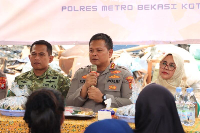 Polres Metro Bekasi Kota menggelar dialog bersama warga RW 10, Kelurahan Bintara, Kecamatan Bekasi Barat, Kota Bekasi