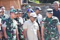 Pangdam XVII/Cenderawasih, Mayjen TNI Febriel Buyung Sikumbang, S.H., M.M., memimpin langsung prosesi peletakan batu pertama