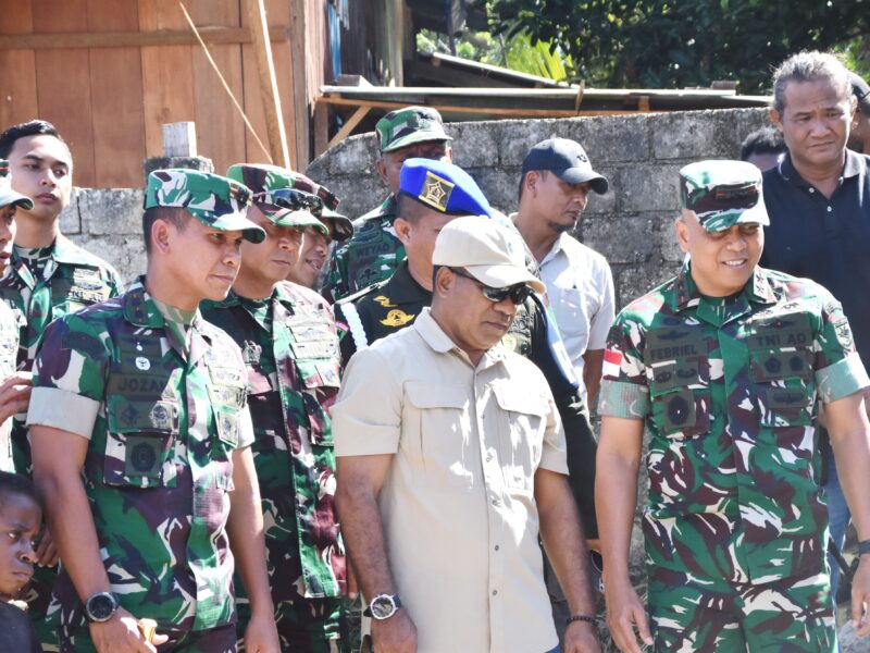 Pangdam XVII/Cenderawasih, Mayjen TNI Febriel Buyung Sikumbang, S.H., M.M., memimpin langsung prosesi peletakan batu pertama