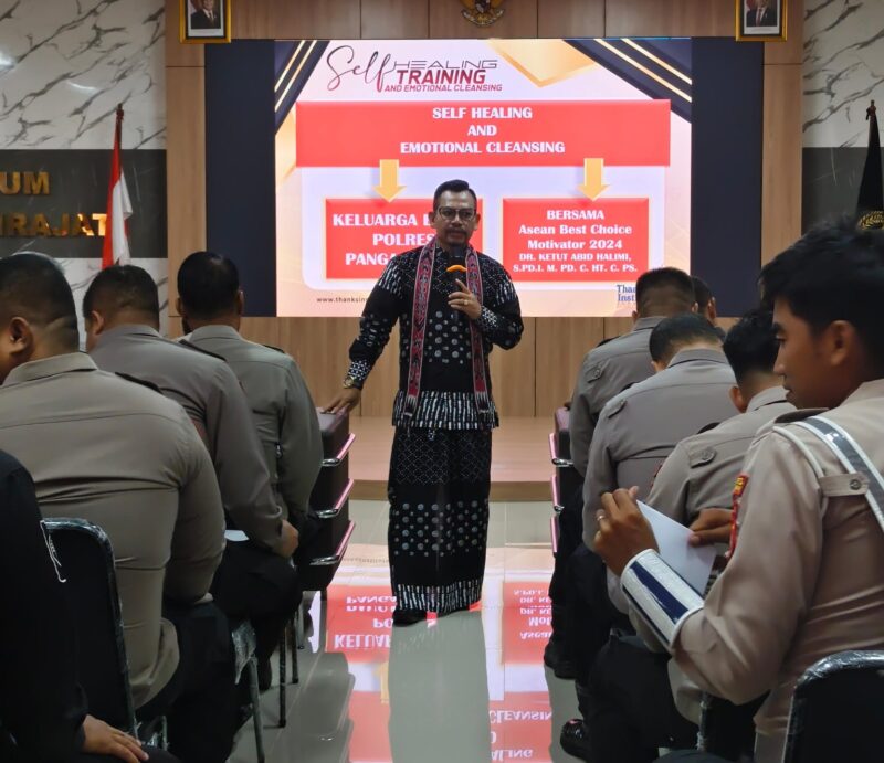 Polres Pangandaran bekerja sama dengan Thanks Institute Indonesia menggelar kegiatan Self Healing dan Emotional Cleansing