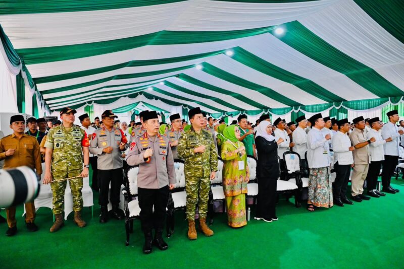 Panglima TNI Jenderal TNI Agus Subiyanto mendampingi Presiden Republik Indonesia, Prabowo Subianto