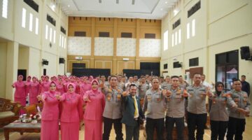 Polres Lhokseumawe memilih menyentuh sisi emosional personelnya melalui kegiatan bertajuk 