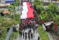 Kodim 1714/Puncak Jaya bersama unsur TNI, Polri, dan Pemerintah Daerah Kabupaten Puncak Jaya, menggelar kegiatan Kirab Merah Putih