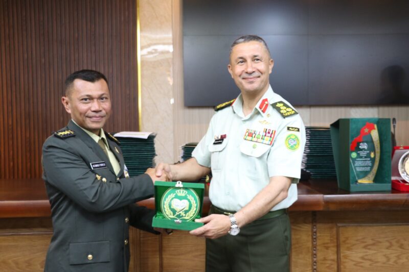 Kolonel Inf Achmad Fikri Dalimunthe, S.I.P., M.Si., menjadi prajurit TNI pertama yang berhasil menyelesaikan pendidikan di Royal Jordanian National Defence College (RJNDC) Yordania