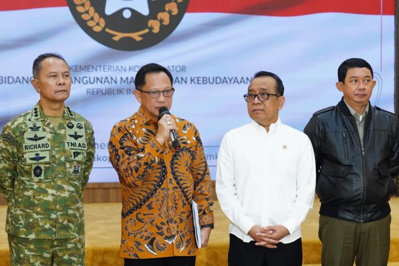 Wakil Ketua I Satuan Tugas Percepatan Rehabilitasi dan Rekonstruksi (Satgas PRR) Pascabencana Sumatera Letjen TNI Richard Tampubolon, S.H., M.M yang juga menjabat sebagai Kepala Staf Umum TNI (Kasum TNI) mendampingi Ketua Satgas PRR Muhammad Tito Karnavian